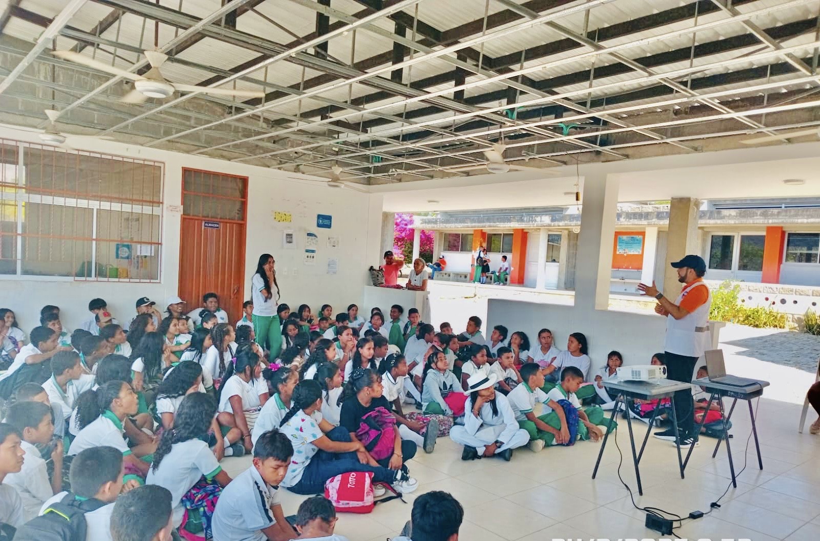 FOTO TALLER EDUCATIVO DANDO VOZ AL SILENCIO